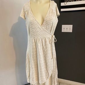 EUC ME Mary Ellen Cream Geo Faux Wrap  Dress Sz L